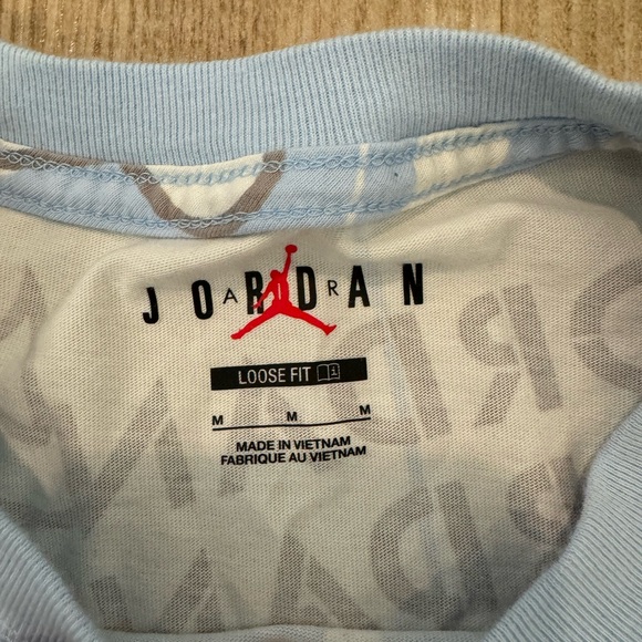 Air Jordan Tshirt - Picture 3 of 3